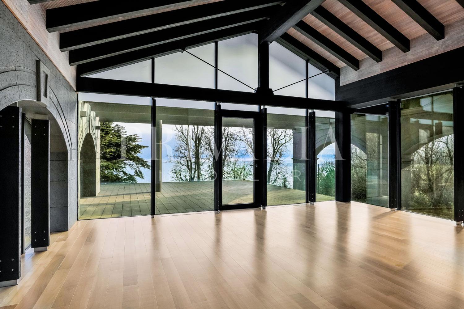 PrivaliaExceptional Lakefront Property on Lake Geneva