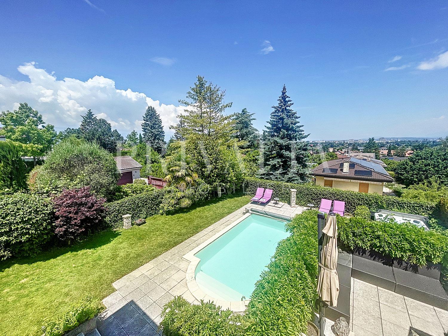 PrivaliaMagnifique villa de 420 m2 utile avec piscine et vue panoramique à Confignon